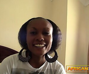 Afrikansk amatør kneppet ved interview