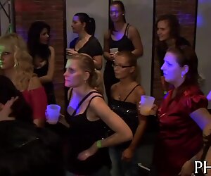 Very hot seks berkumpulan in kelab