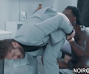 Negros gay comiendo sus casados ​​jefe'_s culos - sexo gay interracial