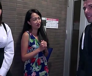 Sexiga japanska mikiko och akihiko har sex med en stor fransk kuk 15 min