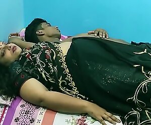 Demi-sœurs chaudes indiennes sexe à minuit avec demi-frère
