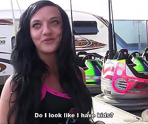 Teef stop - getatoeëerde tsjechische meid met grote poesjelippen