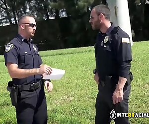 Macchina ladro ottiene il suo buco del culo defenestrato da poliziotti gay arrapato cazzo enorme