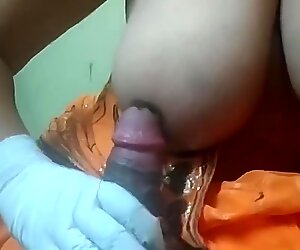 Horké indky puberťák masáž prsou od přátel