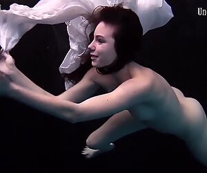 Andrejka does astonishing underwater moves