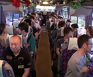 Japanske ludder på en buss som kjører på kukeren til tilfeldige fremmede