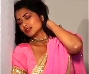 Sexy Dance by Bollywood Actress - Maya