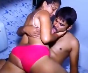 Hot And Sexy Girl Taking A Bath With Boyfriend South Indian Bathroom Sex Video Amateur Cam