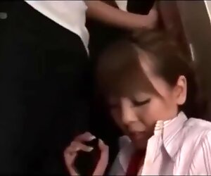 Hitomi Tanaka dává orál ve výtahu
