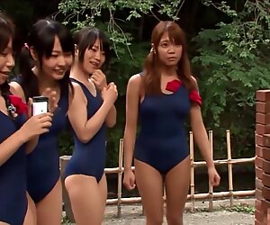 日本人の女子学生が男にコックを見せるように頼んだ