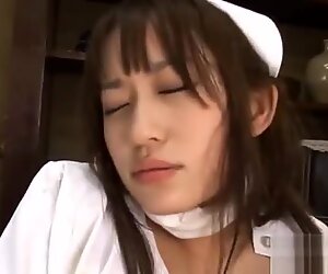 Enfermera caliente Mika Osawa follando con un consolador part3