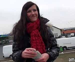 Amatør brunette tjekkisk pige kneppet og sprøjter for penge
