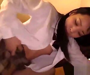 Japansk skole jente abe mikako liker hard sex knulling i heller positurer - versi full