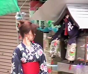 Adoráveis ​​gueixas japonesas se envolvendo em cena de sharking muito gostosa