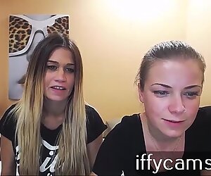 Webcam langsung dengan gadis dan dildo