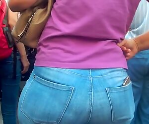 Удивительные мамочки-милфы с большой жопой в узких джинсах